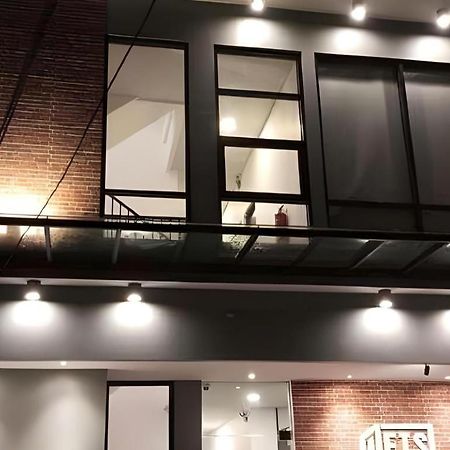 Weis Hotel Simpang Lima Semarang Bagian luar foto
