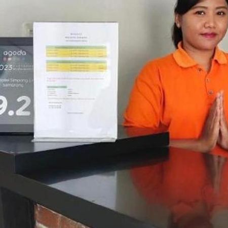 Weis Hotel Simpang Lima Semarang Bagian luar foto
