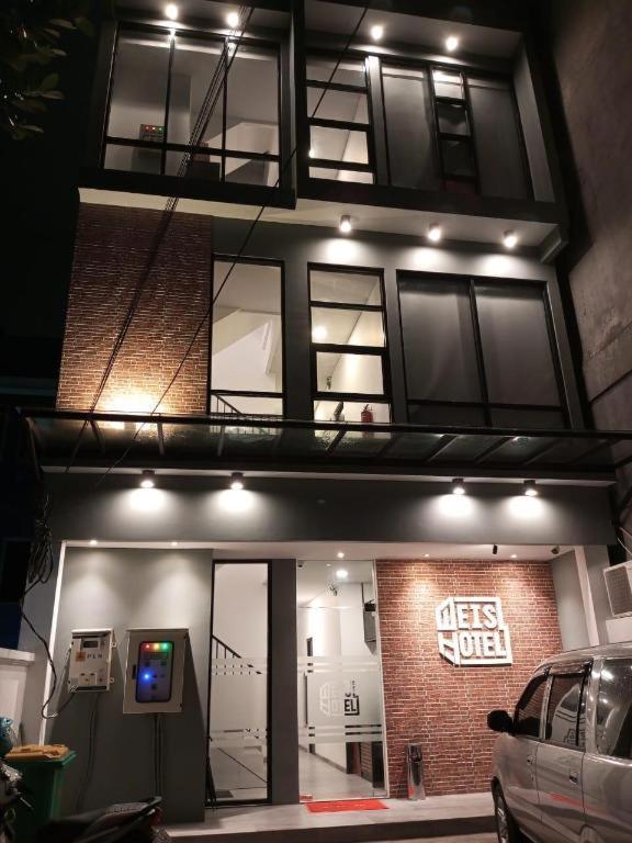 Weis Hotel Simpang Lima Semarang Bagian luar foto